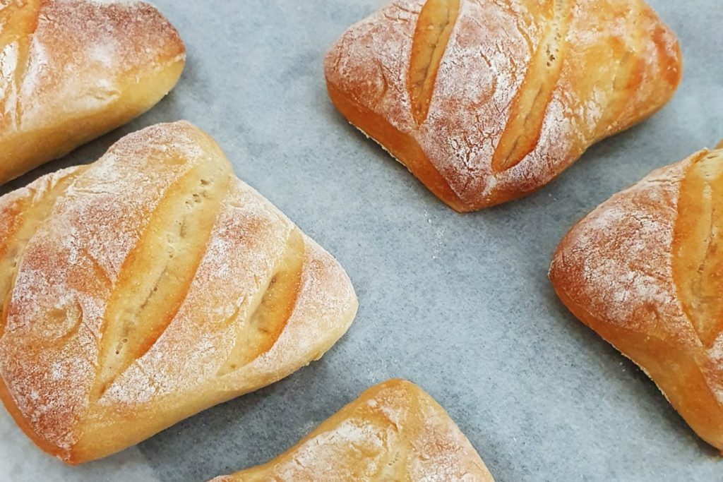brot_knusprig_leichte_weckel_05_sweetenyourday_Header_1200x800-min